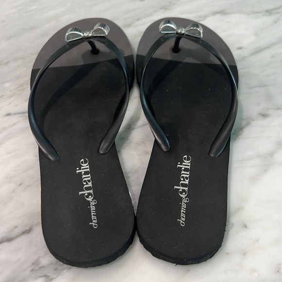 Bow Flip Flops 🖤 - Picture 2 of 5